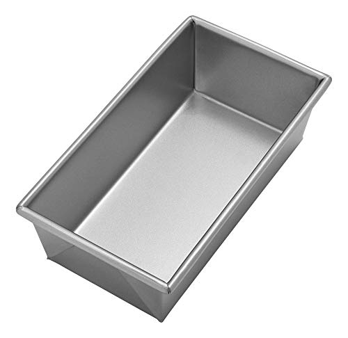 Product Cover Chicago Metallic Commercial II Traditional Uncoated 1-Pound Loaf Pan - 49042