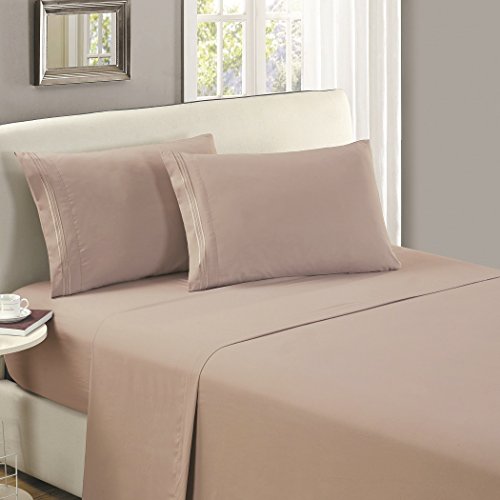 Product Cover Mellanni Flat Sheet Queen Tan - Brushed Microfiber 1800 Bedding Top Sheet - Wrinkle, Fade, Stain Resistant - Ultra Soft - Hypoallergenic (Queen, Tan)