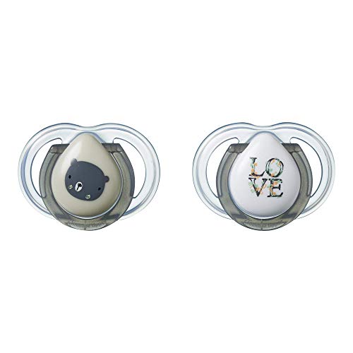 Product Cover Tommee Tippee Newborn Pacifier, BPA-Free, Bottle Shapped Nipple, 0-2 Months, 2 Count (Designs Will Vary)