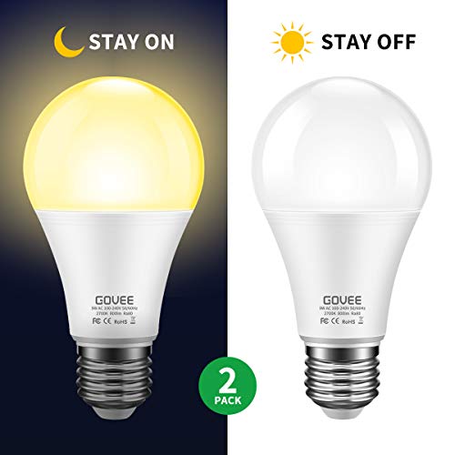 Product Cover Govee Dusk to Dawn Light Bulb, 9W (70 Watt Equivalent) 800lm Smart Sensor LED Light Bulb, E26/E27 Automatic On/Off, Indoor/Outdoor Lighting Bulb for Porch Hallway Garage (Warm White, 2 Packs)
