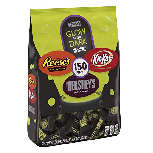 Product Cover HERSHEY'S Halloween Chocolate Candy, Glow in the Dark Wrapped Variety Mix, (HERSHEY'S, KIT KAT, and REESE'S) 43.28 oz
